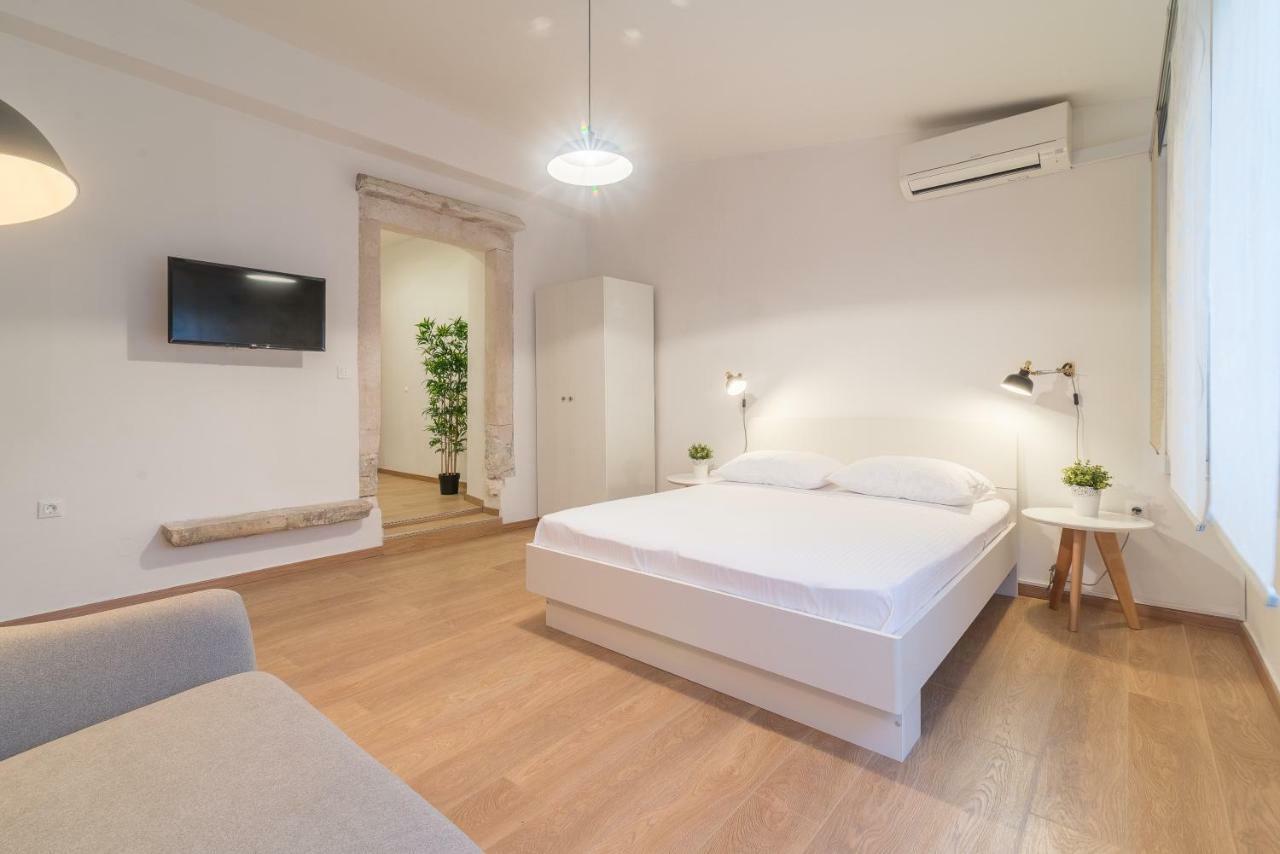 Studios & Apartments Porto Zara Esterno foto