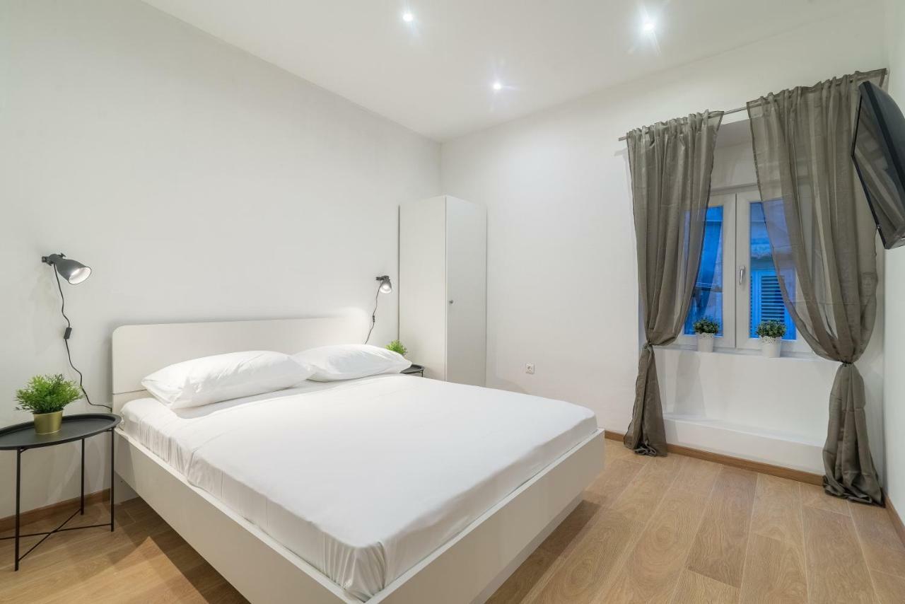 Studios & Apartments Porto Zara Esterno foto