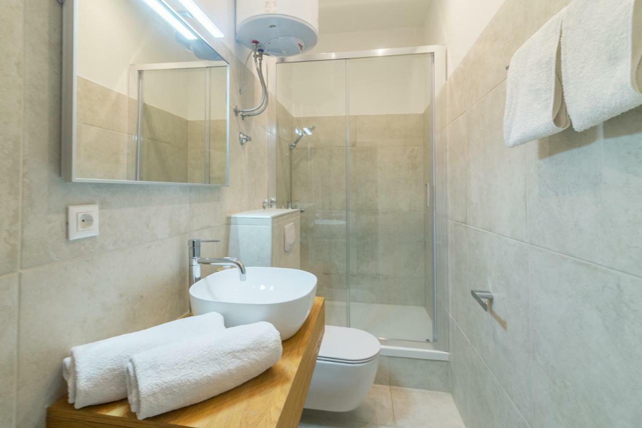 Studios & Apartments Porto Zara Esterno foto