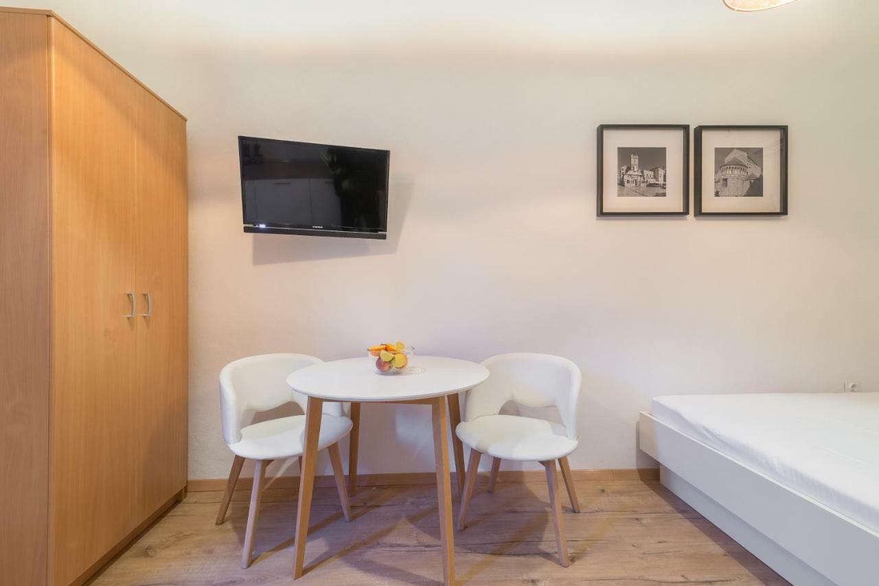 Studios & Apartments Porto Zara Esterno foto