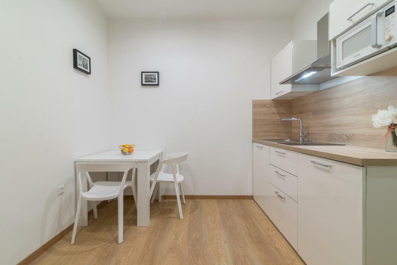 Studios & Apartments Porto Zara Esterno foto