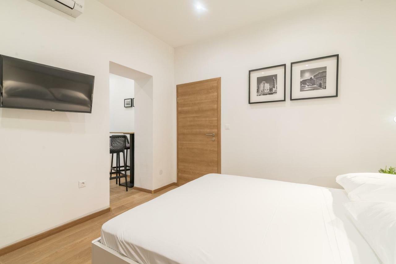 Studios & Apartments Porto Zara Esterno foto